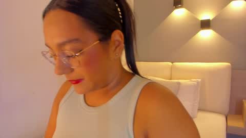 Ella online show from September 25, 2025, 10:52 am