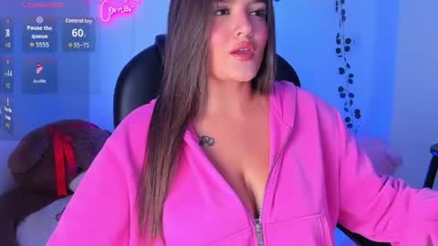 ellarosee_ online show from April 4, 2026, 6:49 pm