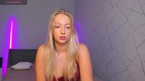 Snapshot of elldiana chatting on July 1, 2026, 2:02 am elldiana online show from July 1, 2026, 2:02 am