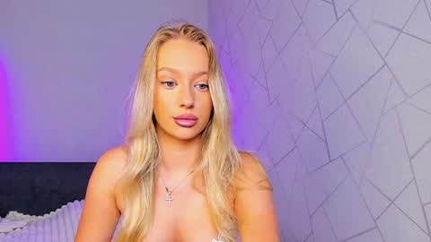 Snapshot of elldiana chatting on July 6, 2026, 1:57 am elldiana online show from July 6, 2026, 1:57 am
