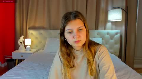 Snapshot of elle_ellise chatting on September 21, 2025, 7:54 am elle_ellise online show from September 21, 2025, 7:54 am