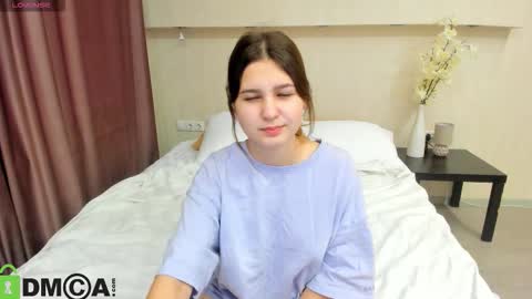 Snapshot of elle_ellise chatting on October 9, 2025, 1:14 am elle_ellise online show from October 9, 2025, 1:14 am