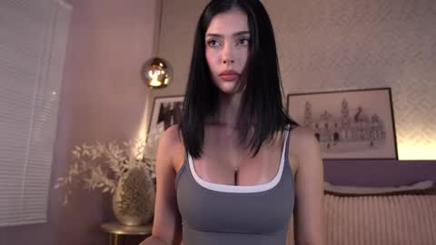 Elle Diane online show from June 1, 2026, 12:12 am