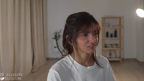 Snapshot of ellelure_ chatting on January 17, 2025, 9:28 pm Linda Restrepo online show from January 17, 2025, 9:28 pm