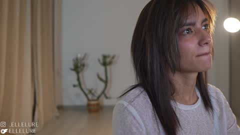 Snapshot of ellelure_ chatting on January 20, 2025, 11:54 pm Linda Restrepo online show from January 20, 2025, 11:54 pm