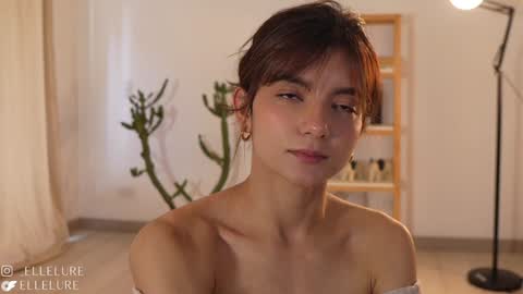 Snapshot of ellelure_ chatting on January 29, 2025, 9:50 pm Linda Restrepo online show from January 29, 2025, 9:50 pm