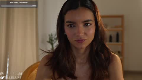 Snapshot of ellelure_ chatting on February 4, 2025, 9:20 pm Linda Restrepo online show from February 4, 2025, 9:20 pm