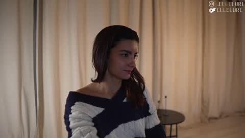 Snapshot of ellelure_ chatting on February 17, 2025, 9:41 pm Linda Restrepo online show from February 17, 2025, 9:41 pm