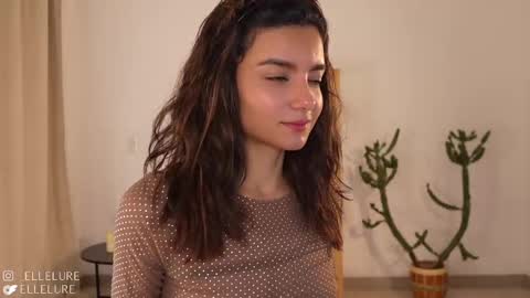 Snapshot of ellelure_ chatting on February 26, 2025, 10:20 pm Linda Restrepo online show from February 26, 2025, 10:20 pm