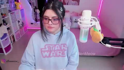 Snapshot of ellen_meow chatting on November 10, 2025, 2:32 am Meow in da house . online show from November 10, 2025, 2:32 am