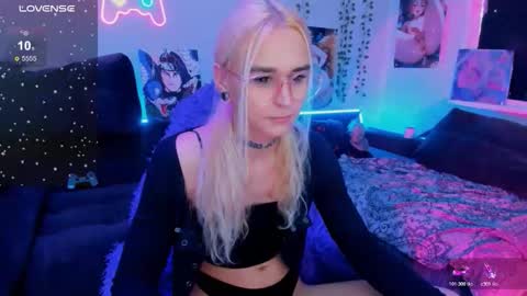 Snapshot of elli_26 chatting on October 20, 2025, 1:11 pm Ellie online show from October 20, 2025, 1:11 pm