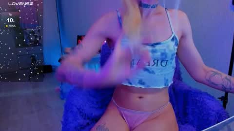 Snapshot of elli_26 chatting on March 5, 2026, 5:42 pm Ellie online show from March 5, 2026, 5:42 pm