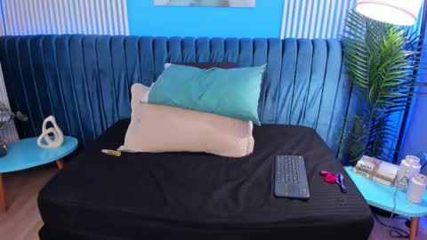 Snapshot of elli_taylor chatting on February 13, 2025, 9:20 am Ellie Taylor online show from February 13, 2025, 9:20 am