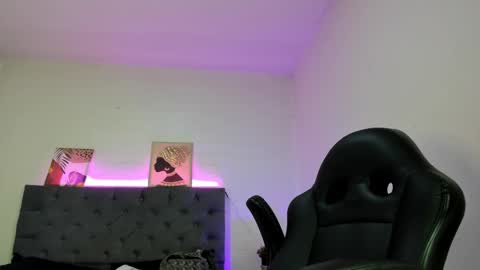  Ellie   online show from October 16, 2025, 11:55 am