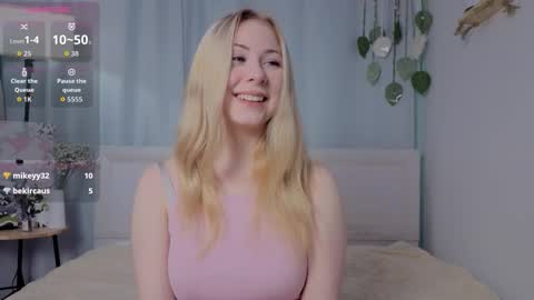 Snapshot of ellie_hollow chatting on January 11, 2026, 9:25 am Ellie online show from January 11, 2026, 9:25 am