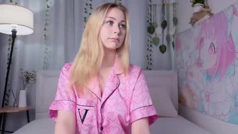 Snapshot of ellie_hollow chatting on February 13, 2026, 8:43 am Ellie online show from February 13, 2026, 8:43 am