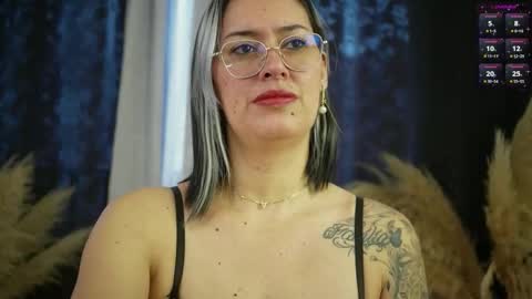 Ellie Ramos online show from November 30, 2025, 1:15 pm
