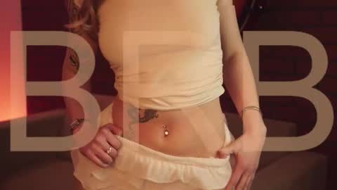 Snapshot of elliecutes chatting on October 13, 2025, 5:07 am elliecutes online show from October 13, 2025, 5:07 am