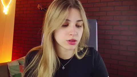 Snapshot of elliecutes chatting on November 28, 2025, 8:39 am elliecutes online show from November 28, 2025, 8:39 am