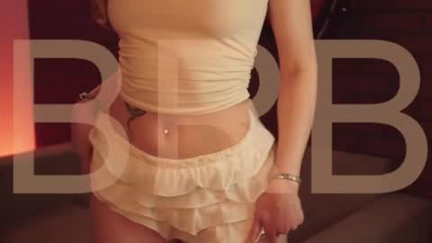 Snapshot of elliecutes chatting on November 29, 2025, 8:17 am elliecutes online show from November 29, 2025, 8:17 am