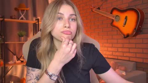 elliecutes online show from July 3, 2026, 8:48 pm