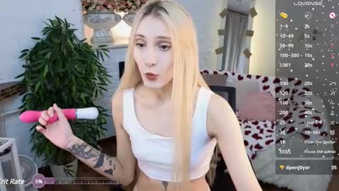 Snapshot of elliefrost chatting on February 13, 2025, 9:38 pm elliefrost online show from February 13, 2025, 9:38 pm