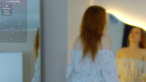 EllieLarson online show from November 9, 2025, 5:11 pm