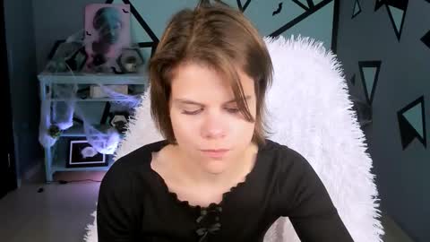 elliemurler online show from October 18, 2025, 9:10 am