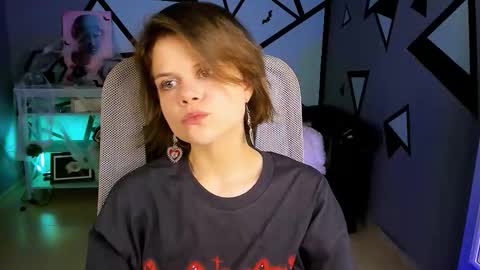 elliemurler online show from October 22, 2025, 9:09 am