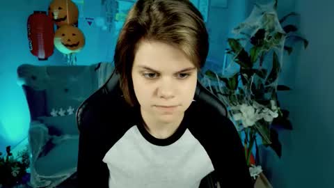 elliemurler online show from November 1, 2025, 9:22 am