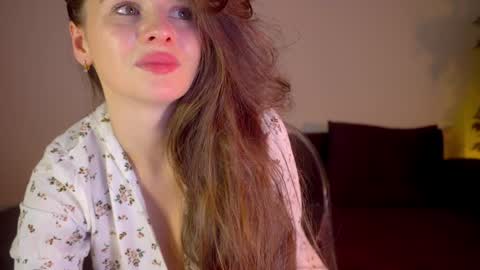 Snapshot of elliephant_ chatting on December 14, 2024, 4:52 pm just Emily online show from December 14, 2024, 4:52 pm