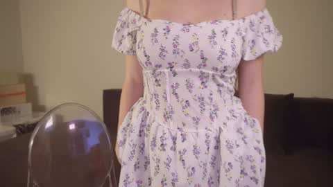 Snapshot of elliephant_ chatting on December 16, 2024, 3:00 pm just Emily online show from December 16, 2024, 3:00 pm