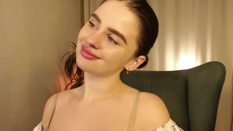 Snapshot of elliephant_ chatting on December 25, 2024, 6:52 pm just Emily online show from December 25, 2024, 6:52 pm