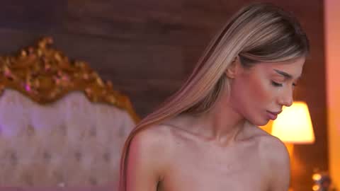 Snapshot of ellieredd chatting on October 15, 2025, 8:58 am Ellie online show from October 15, 2025, 8:58 am