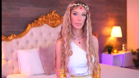 Snapshot of ellieredd chatting on October 31, 2025, 11:22 am Ellie online show from October 31, 2025, 11:22 am