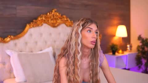 Snapshot of ellieredd chatting on November 3, 2025, 9:54 am Ellie online show from November 3, 2025, 9:54 am