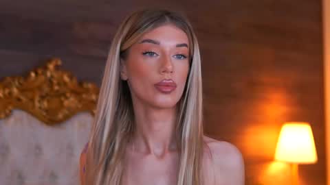 Snapshot of ellieredd chatting on November 8, 2025, 9:31 am Ellie online show from November 8, 2025, 9:31 am