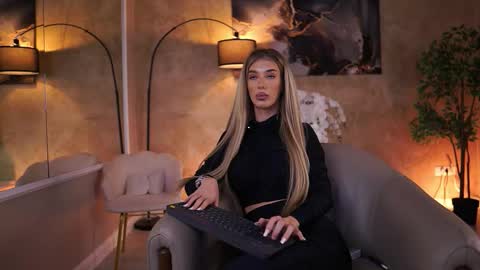 Snapshot of ellieredd chatting on November 30, 2025, 5:22 am Ellie online show from November 30, 2025, 5:22 am