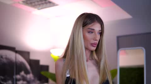 Snapshot of ellieredd chatting on December 2, 2025, 6:58 pm Ellie online show from December 2, 2025, 6:58 pm