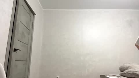 Snapshot of ellieschuffert chatting on December 16, 2025, 1:27 pm Ellie online show from December 16, 2025, 1:27 pm