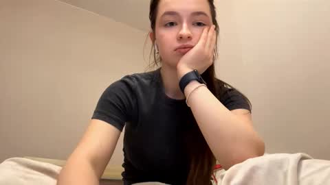 Snapshot of ellieschuffert chatting on January 7, 2026, 8:22 pm Ellie online show from January 7, 2026, 8:22 pm