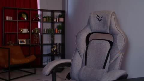 Elin online show from May 26, 2026, 9:27 am