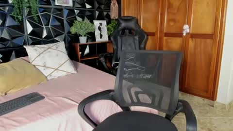 Elloit Colton online show from July 10, 2026, 9:17 pm