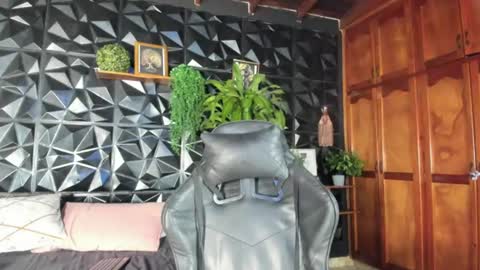 Elloit Colton online show from August 1, 2026, 11:03 pm