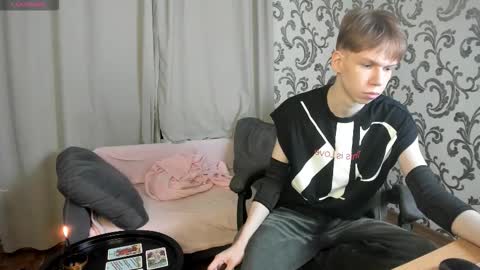 Snapshot of elliot_mars_ chatting on October 7, 2025, 5:21 pm elliot_mars_ online show from October 7, 2025, 5:21 pm