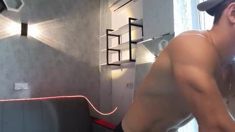 elliot_muscle04 online show from October 20, 2025, 12:05 pm