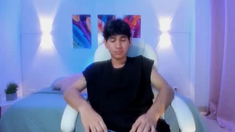 Snapshot of elliotazer chatting on January 9, 2026, 11:39 pm Elliot online show from January 9, 2026, 11:39 pm