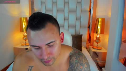 Snapshot of elliott_veelez chatting on January 8, 2025, 8:29 pm E L L I O T V E L E Z online show from January 8, 2025, 8:29 pm