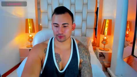 Snapshot of elliott_veelez chatting on February 19, 2025, 8:41 pm E L L I O T V E L E Z online show from February 19, 2025, 8:41 pm