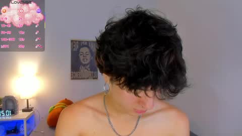 Snapshot of elliotvolkov chatting on May 5, 2026, 3:20 pm elliotvolkov online show from May 5, 2026, 3:20 pm
